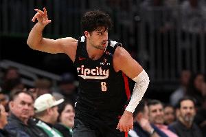 华体会赛事-双双30+！阿夫迪亚32分15板10助2断大号三双&amp;夏普33分10板3助2断