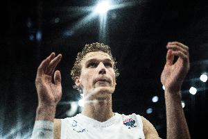 华体会比分直播-主场作战如鱼得水！马尔卡宁31分钟16中8 再砍26分13板3助3断