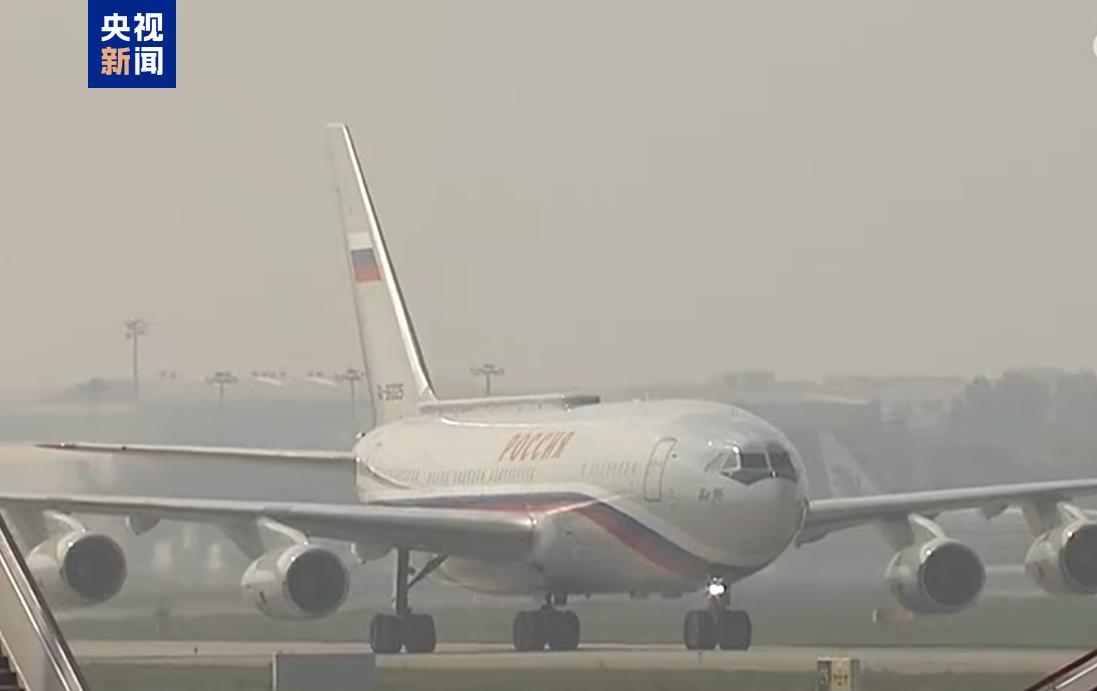 华体会赛事-俄罗斯总统普京乘机抵达天津 出席2025年上合组织峰会