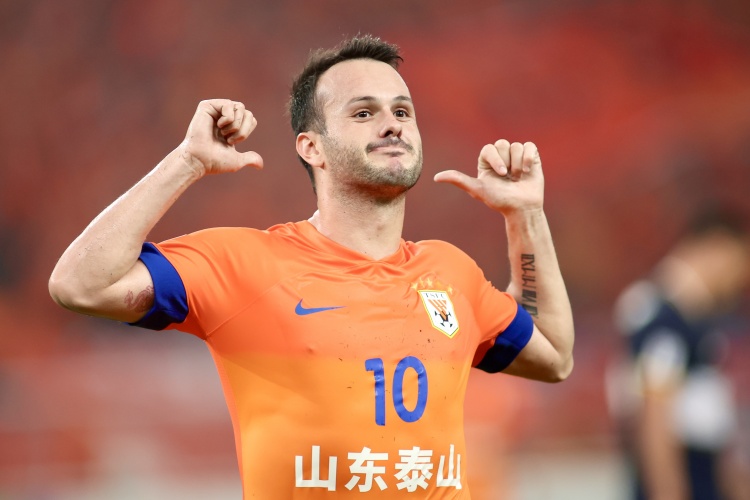 华体会比分直播-瓦神！瓦科24场3次戴帽、1次大四喜，22球0点球领跑中超射手榜！