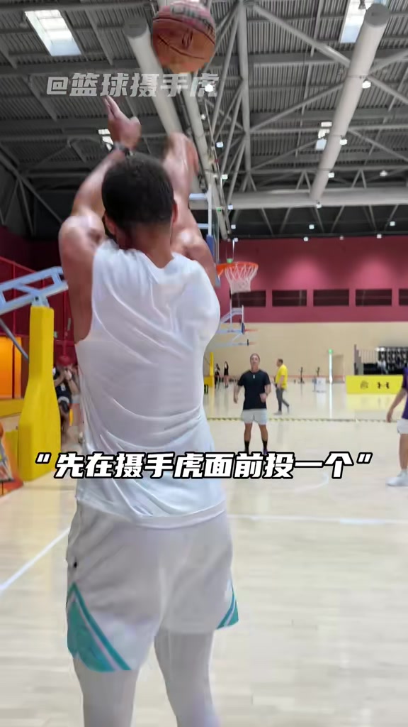 有好好练中文!库里中国行第一件事就是训练 “一二三”字正腔圆